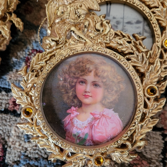 Vintage picture frames ornaments - Picture 2 of 8
